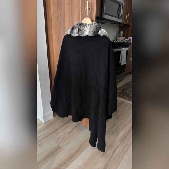 Le Chariot Montreal Original Fur Coat with Matching Leather Gloves - Luxe Winter - Picture 3 of 7